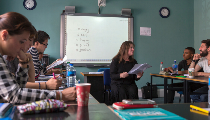 Managing Digital Distractions: A Modern Guide to Classroom Behaviour
