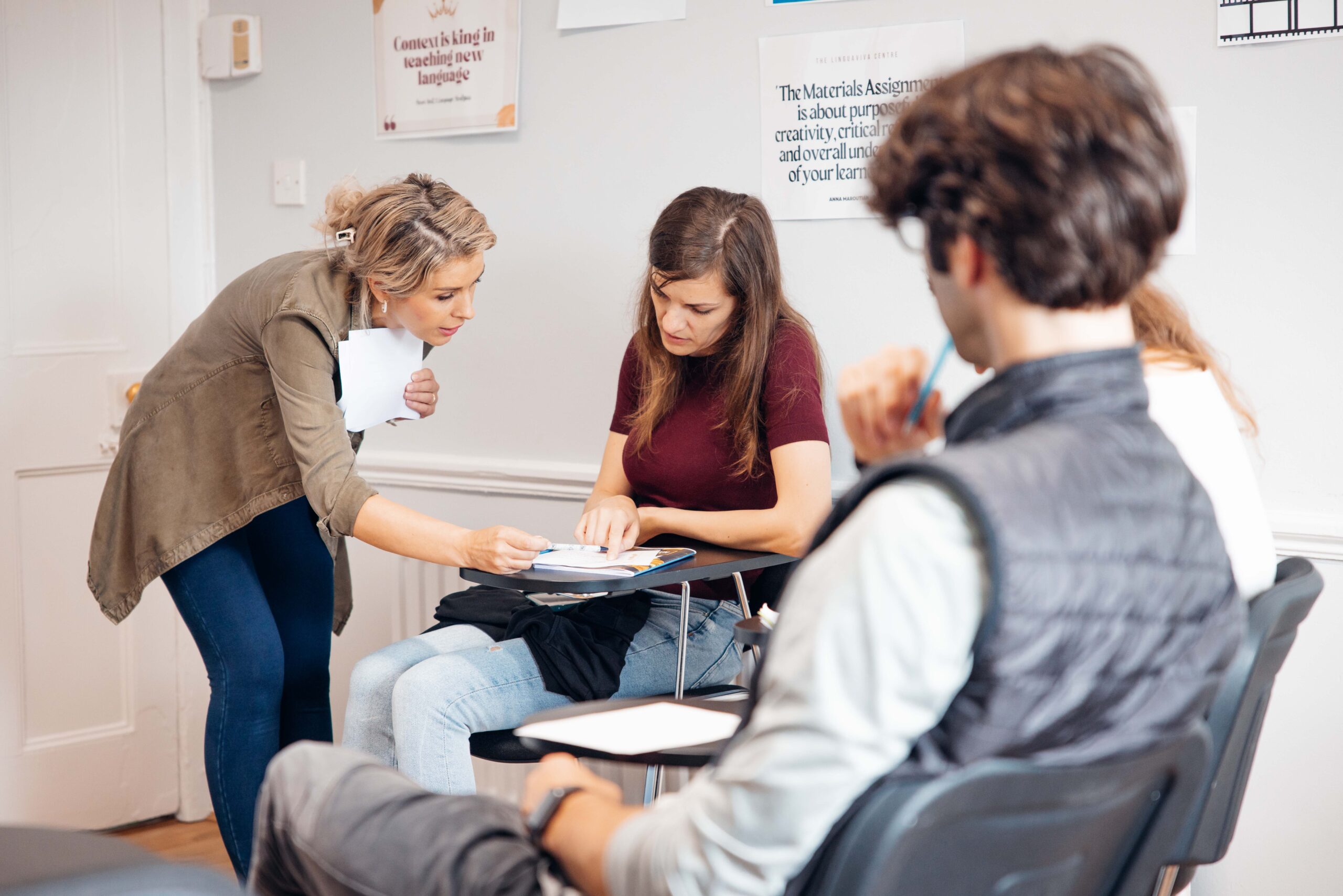 Speak to Impress: A Guide to Mastering Presentation Skills for Academics